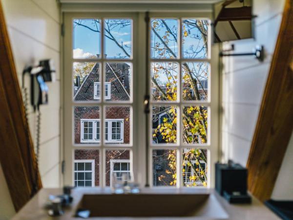 The Dylan Amsterdam - The Leading Hotels of the World : photo 8 de la chambre suite de luxe - vue sur jardin