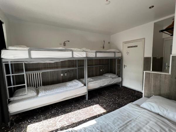 Budget Trianon Hotel : photo 6 de la chambre dortoir (6 adultes)