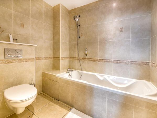 Hotel d'Aragon - Place de la Comédie : photo 3 de la chambre chambre lit king-size deluxe