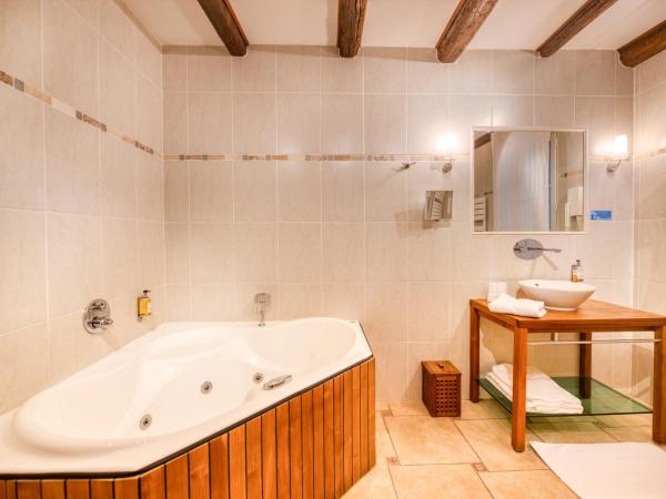 Hotel d'Aragon - Place de la Comédie : photo 4 de la chambre chambre supérieure lit queen-size