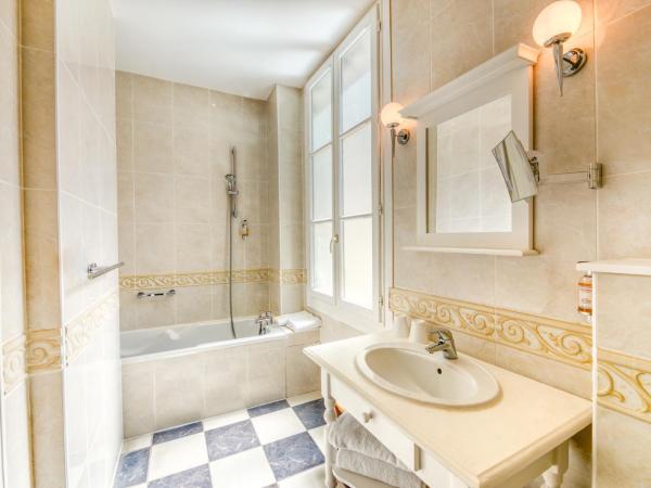 Hotel d'Aragon : photo 4 de la chambre chambre lits jumeaux avec baignoire