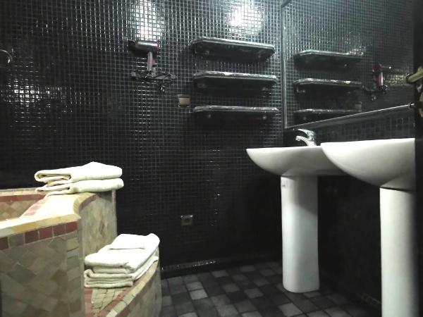 Ryad Laârouss : photo 5 de la chambre chambre double avec balcon