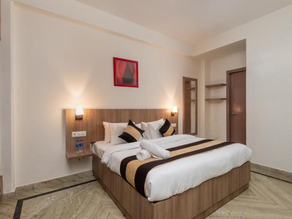 Saavi Hotel Medicity : photo 1 de la chambre chambre double avec balcon