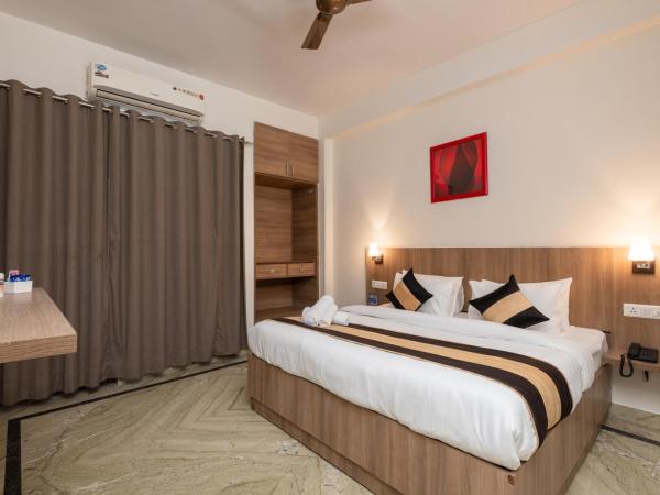 Saavi Hotel Medicity : photo 4 de la chambre chambre double avec balcon