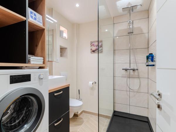 Chambre d'hôtes Au Coeur De NancyB&B : photo 5 de la chambre chambre familiale avec salle de bains commune