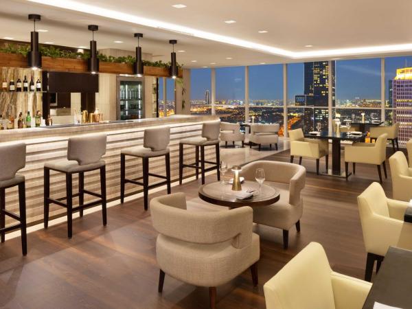 Sheraton Grand Hotel, Dubai : photo 6 de la chambre chambre club lit king-size - accès au salon club