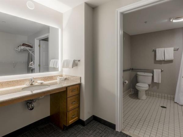 Residence Inn by Marriott Halifax Downtown : photo 4 de la chambre studio room with two double beds and sofa bed