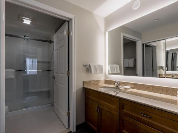 Residence Inn by Marriott Halifax Downtown : photo 1 de la chambre suite lit queen-size 2 chambres avec canapé-lit