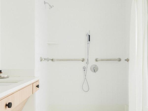 ROOST Kelly Drive : photo 4 de la chambre chambre lit queen-size - accessible aux personnes à mobilité réduite