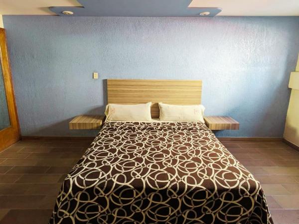 Hotel Plaza San Juan : photo 10 de la chambre chambre lit queen-size 