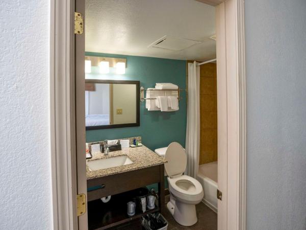 Sleep Inn near Outlets : photo 3 de la chambre chambre lit queen-size avec canapé-lit - non-fumeurs