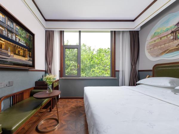 Time Traveller Boutique Hotel -Near Chengdu Wide narrow lane, People's Park, Chengdu Panda Base, 10 minutes walk to subway , Eat chaffy dish, Free night snack, Free laundry, English communication well, Free travel advice : photo 2 de la chambre chambre double supérieure