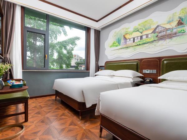 Time Traveller Boutique Hotel -Near Chengdu Wide narrow lane, People's Park, Chengdu Panda Base, 10 minutes walk to subway , Eat chaffy dish, Free night snack, Free laundry, English communication well, Free travel advice : photo 1 de la chambre chambre familiale standard