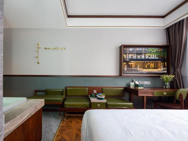 Time Traveller Boutique Hotel -Near Chengdu Wide narrow lane, People's Park, Chengdu Panda Base, 10 minutes walk to subway , Eat chaffy dish, Free night snack, Free laundry, English communication well, Free travel advice : photo 3 de la chambre chambre double exécutive de luxe
