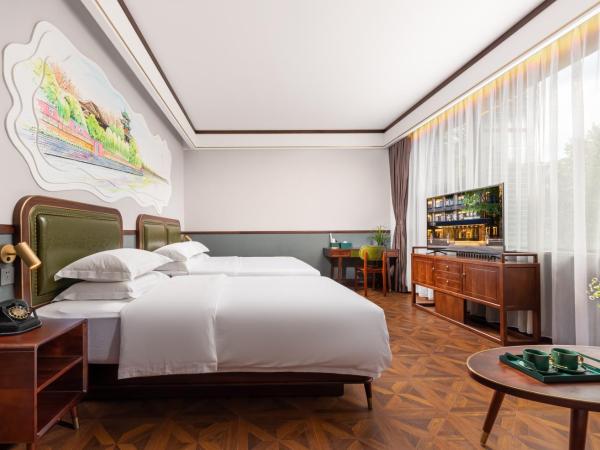 Time Traveller Boutique Hotel -Near Chengdu Wide narrow lane, People's Park, Chengdu Panda Base, 10 minutes walk to subway , Eat chaffy dish, Free night snack, Free laundry, English communication well, Free travel advice : photo 1 de la chambre chambre familiale supérieure