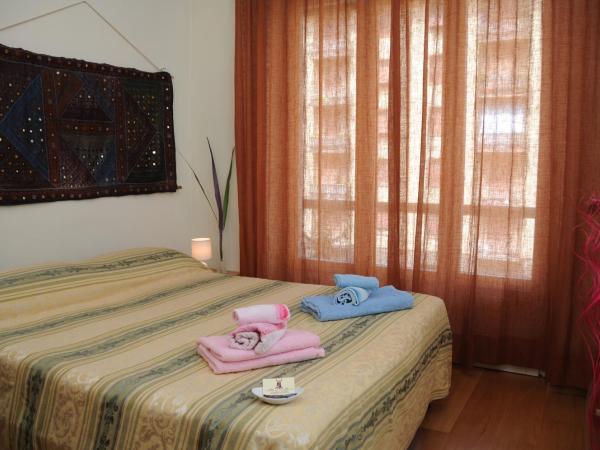 ZEUS Rooms Superior : photo 10 de la chambre chambre double ou lits jumeaux avec salle de bains commune