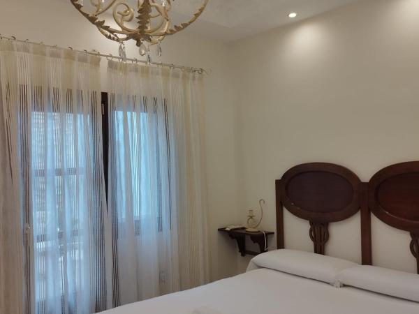 Suite Comares : photo 5 de la chambre chambre double de luxe avec baignoire spa