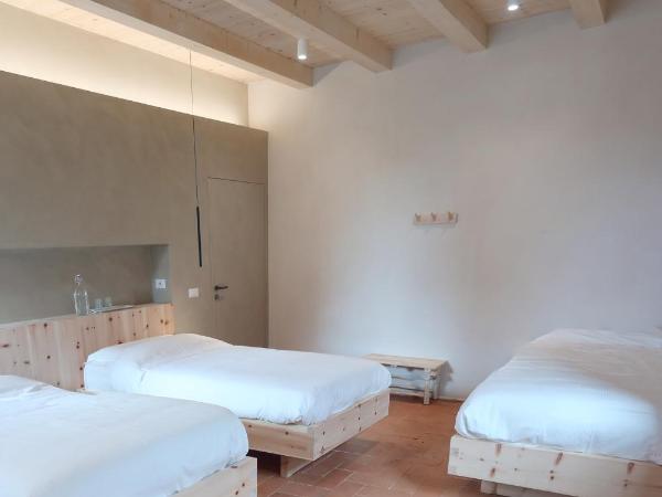 La Casa Rosa bnb : photo 3 de la chambre chambre triple avec salle de bains privative