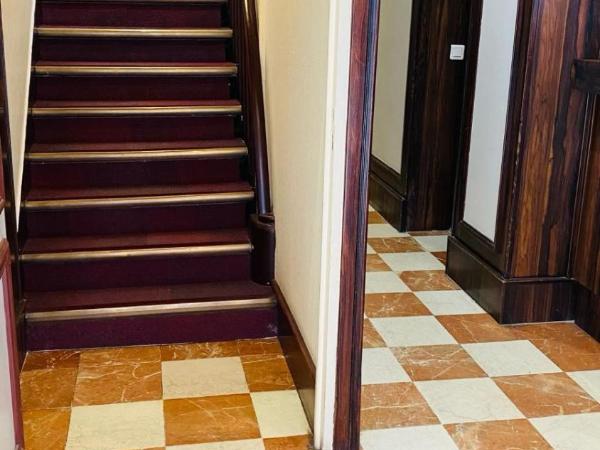 Hôtel Paris Gambetta : photo 3 de la chambre chambre lits jumeaux avec douche