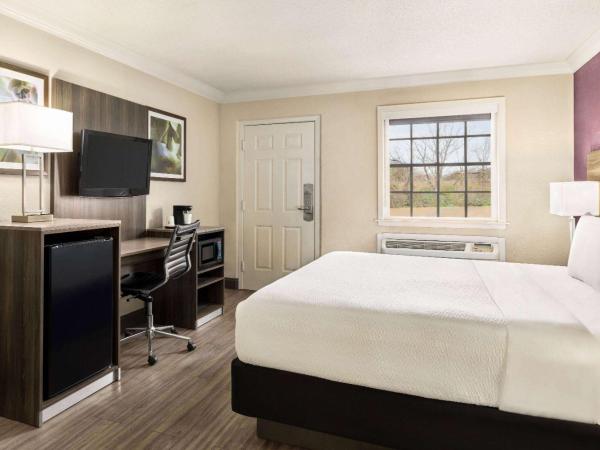 La Quinta Inn by Wyndham San Antonio Lackland : photo 4 de la chambre chambre lit king-size