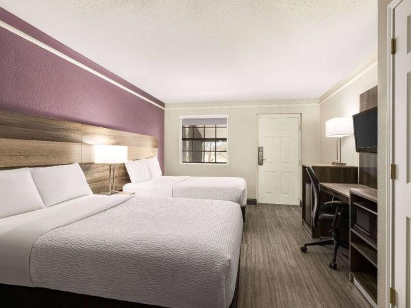 La Quinta Inn by Wyndham San Antonio Lackland : photo 4 de la chambre chambre avec 2 lits doubles