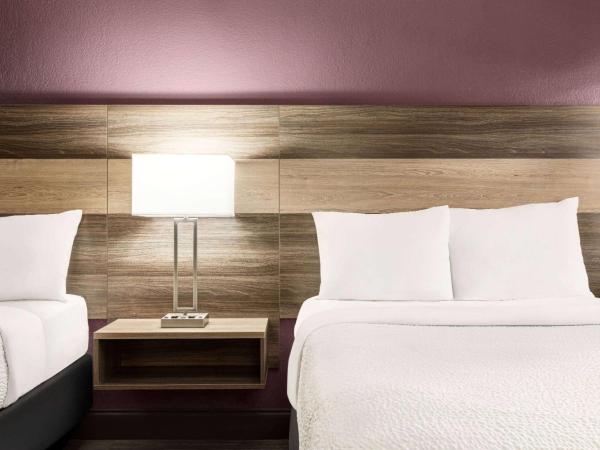 La Quinta Inn by Wyndham San Antonio Lackland : photo 5 de la chambre chambre avec 2 lits doubles