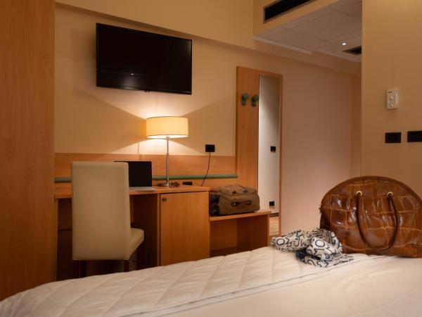 Hotel Iris : photo 4 de la chambre chambre double ou lits jumeaux