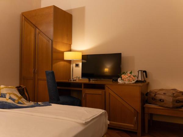 Hotel Iris : photo 5 de la chambre chambre double ou lits jumeaux