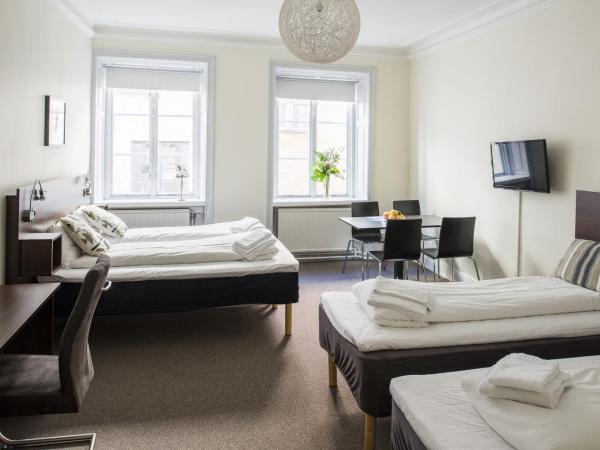 Castle House Inn : photo 9 de la chambre chambre quadruple avec salle de bains commune