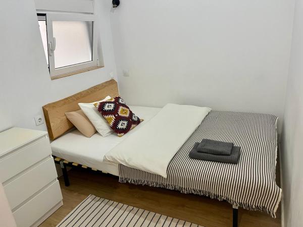 Hola Hostel Alicante : photo 2 de la chambre chambre simple avec salle de bains