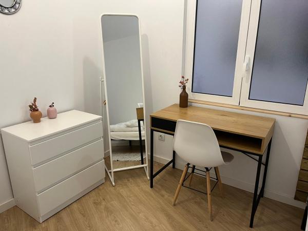 Hola Hostel Alicante : photo 1 de la chambre chambre simple standard avec salle de bains commune