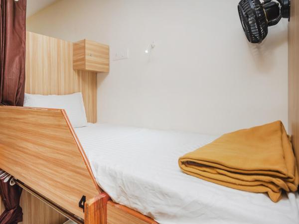 Sahara Dormitory Stay-near NESCO Bombay Exhibition Centre : photo 2 de la chambre lit simple dans dortoir mixte