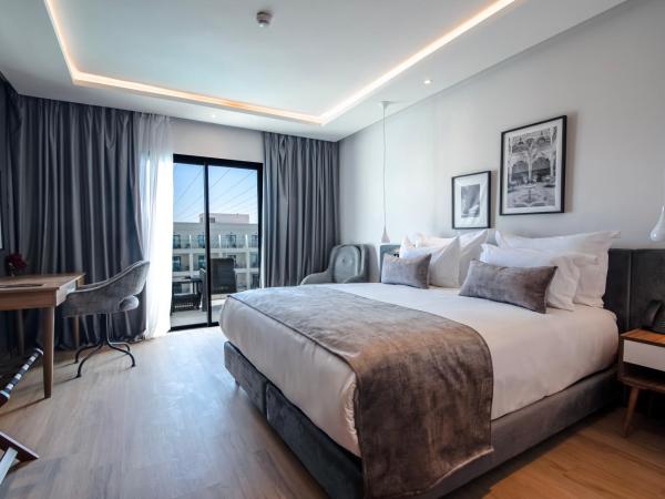 Dominium Palace : photo 2 de la chambre chambre de luxe - vue sur piscine