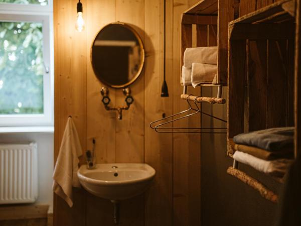 The Keep Eco Rooms : photo 10 de la chambre chambre triple basique avec salle de bains commune
