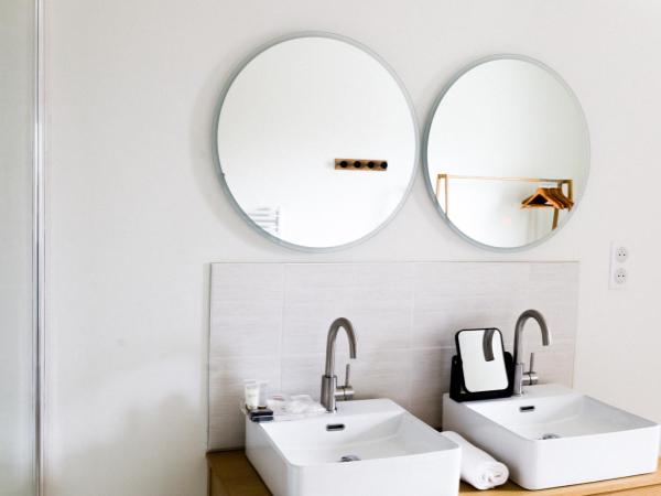 Le Domaine de La Tour des Vents : photo 8 de la chambre chambre double - vue sur jardin