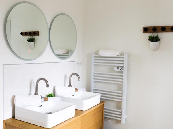 Le Domaine de La Tour des Vents : photo 8 de la chambre chambre double - vue sur jardin