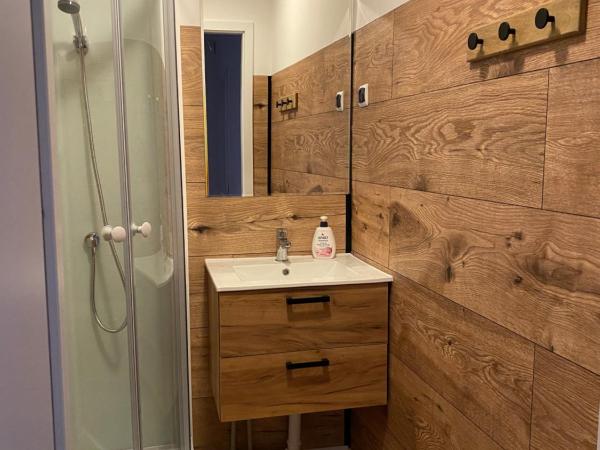 Warszawa Zachodnia : photo 7 de la chambre chambre triple avec salle de bains commune