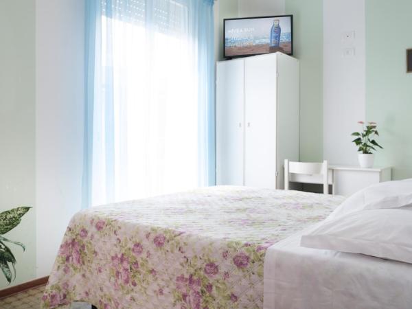 Hotel Cheri : photo 3 de la chambre chambre double ou lits jumeaux avec balcon