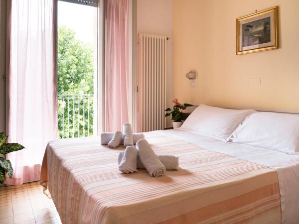 Hotel Cheri : photo 2 de la chambre chambre quadruple