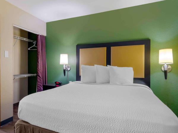 Extended Stay America Select Suites - Atlanta - Perimeter - Peachtree Dunwoody : photo 1 de la chambre studio de luxe avec 1 lit queen-size - non-fumeurs