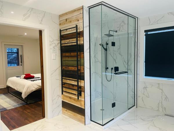 Superior Master King Ensuite Near Horseshoe Fall : photo 3 de la chambre chambre lit king-size avec baignoire spa