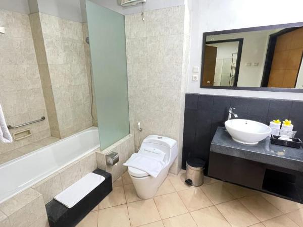 LPP Convention Hotel Demangan : photo 4 de la chambre suite