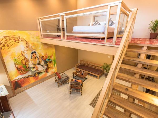 Sunshine Resort Pokhara : photo 4 de la chambre chambre lit queen-size avec balcon