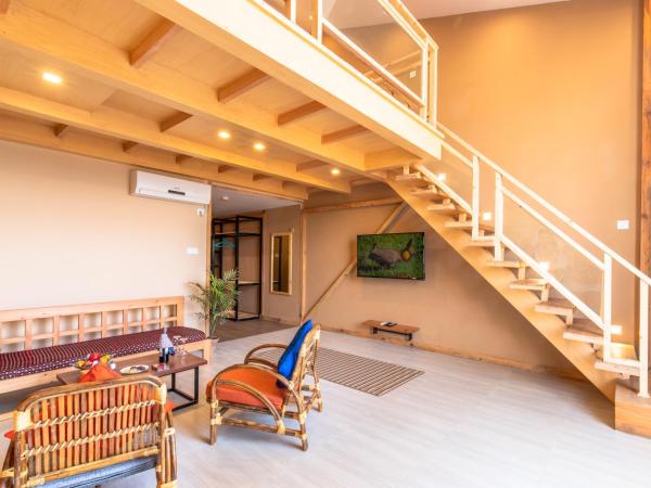 Sunshine Resort Pokhara : photo 2 de la chambre chambre lit queen-size avec balcon