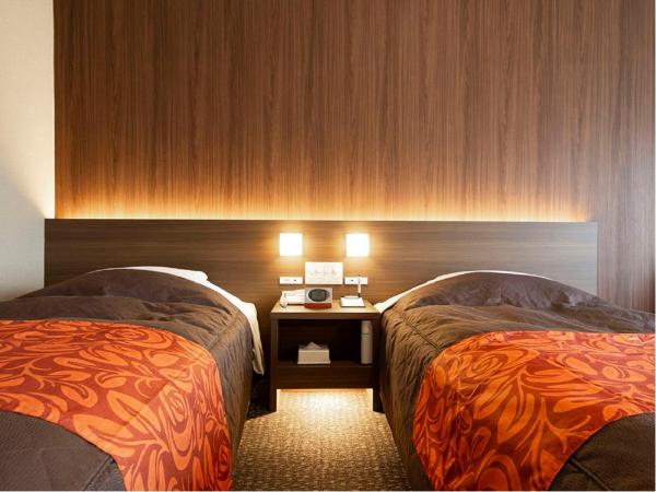 Maple Arima : photo 5 de la chambre chambre lits jumeaux avec salle de bains commune