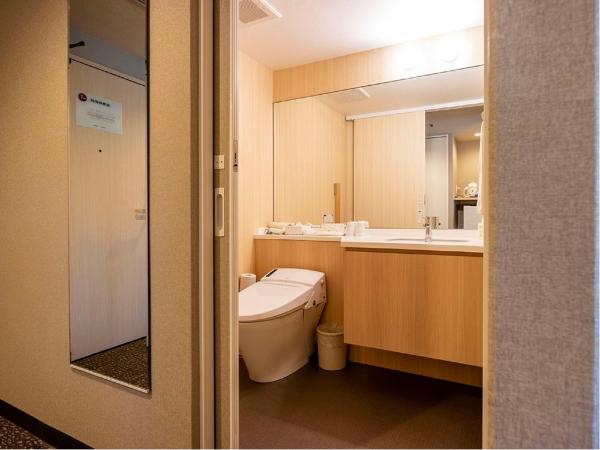 Maple Arima : photo 7 de la chambre chambre lits jumeaux avec salle de bains commune