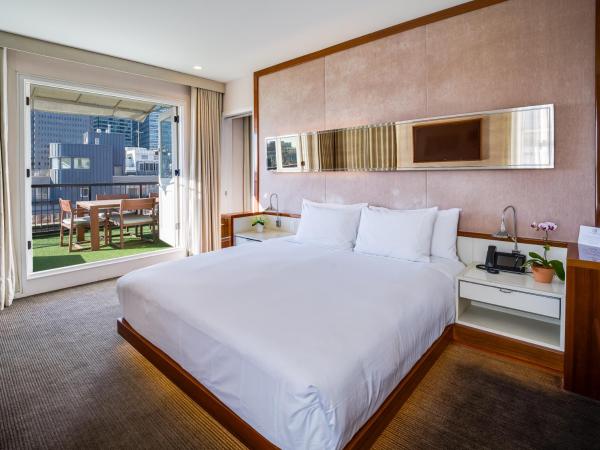 33 Hotel, New York City, Seaport : photo 2 de la chambre hébergement premier lit king-size - côté rue - terrasse