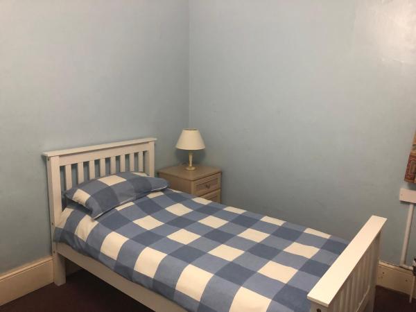 St James's House : photo 1 de la chambre chambre simple standard avec salle de bains commune