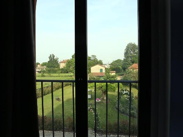 Agriturismo Argaland : photo 8 de la chambre chambre double ou lits jumeaux - vue sur jardin