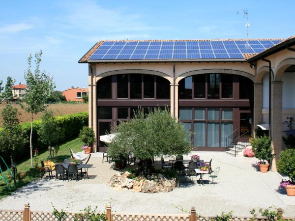 Agriturismo Argaland : photo 7 de la chambre chambre double ou lits jumeaux - vue sur jardin